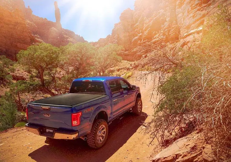Retrax Powertraxpro Retractable Tonneau Cover – 5.8-Foot Wide Rail System For 2007–2013 Gm Trucks 1